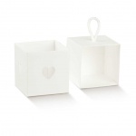 Cubo em cartão branco com recorte coração